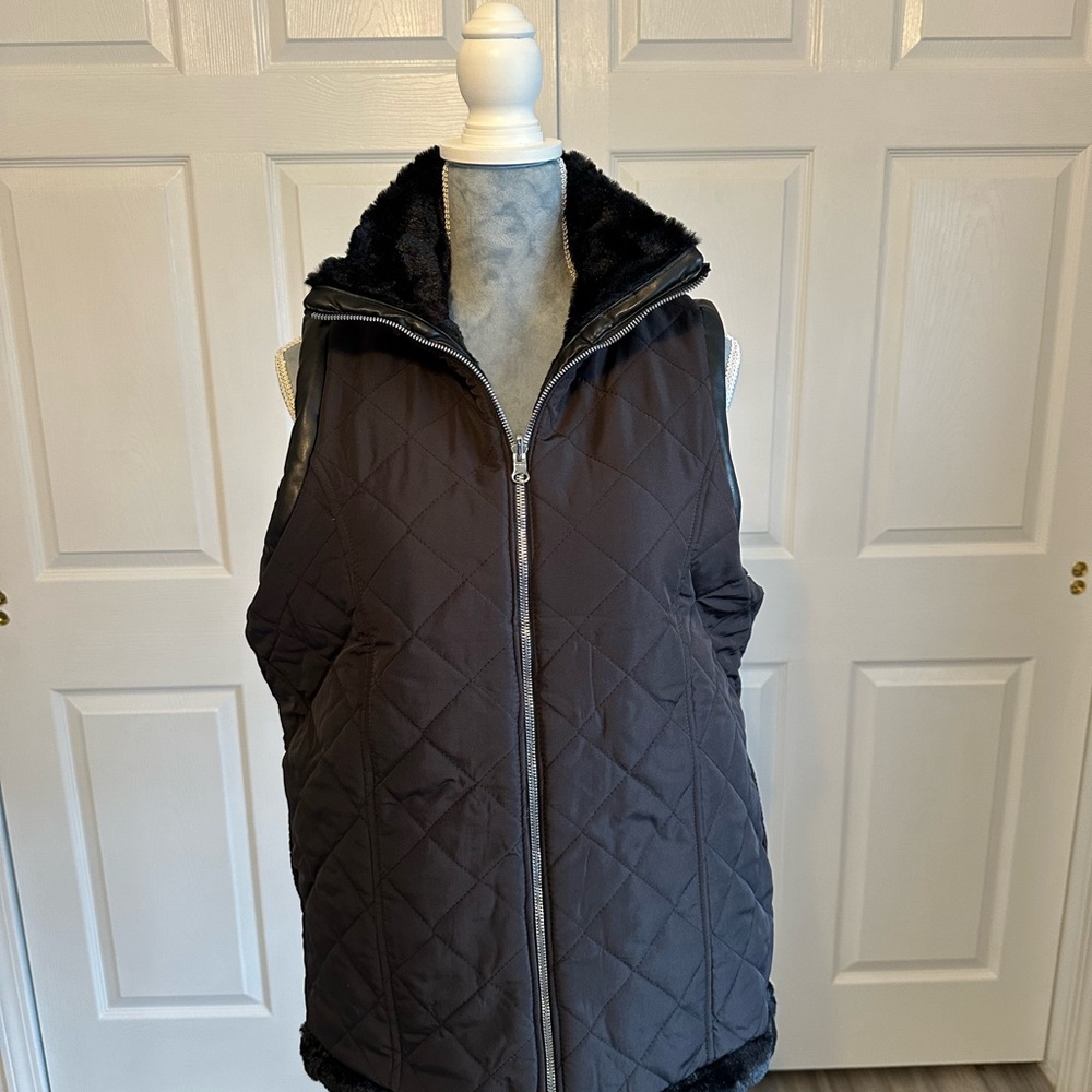 NWT Black Reversible Faux Fur Quilted Long Activewear Vest Jacket Sz L
